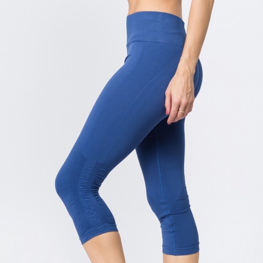 High Rise Cinched Ankle Seamless Capri Leggings